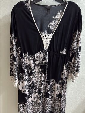 Soma Black and White Floral Lace-Trim Pajama Robe